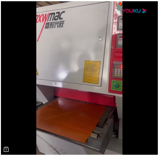 精（jīng）密砂光機視（shì）頻-酚醛板樹脂板定尺定厚平麵砂光機-青島嘉銳興旺砂光機廠家（jiā）